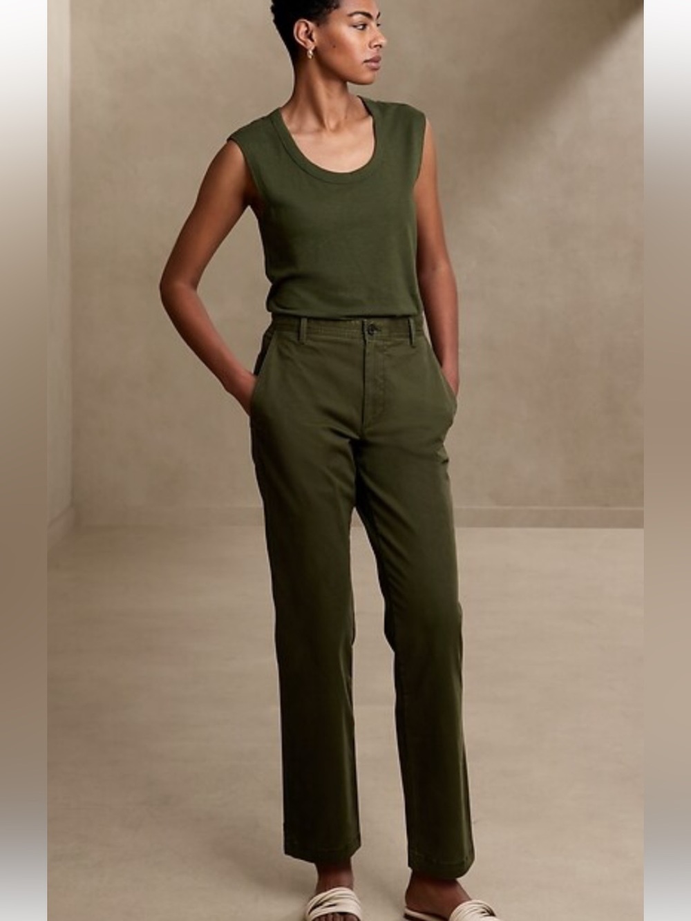 Banana Republic Women’s High Rise Authentic Chino Olive Size 8